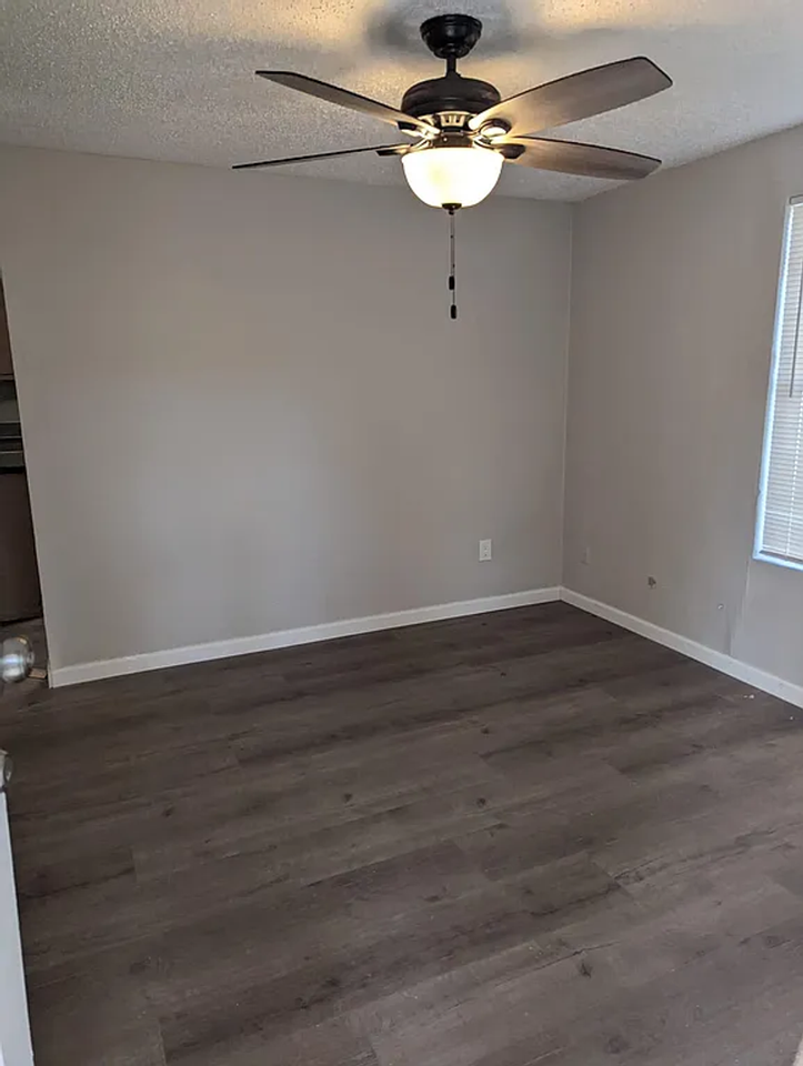 1259 Oregon Ave - Photo 4 of 10