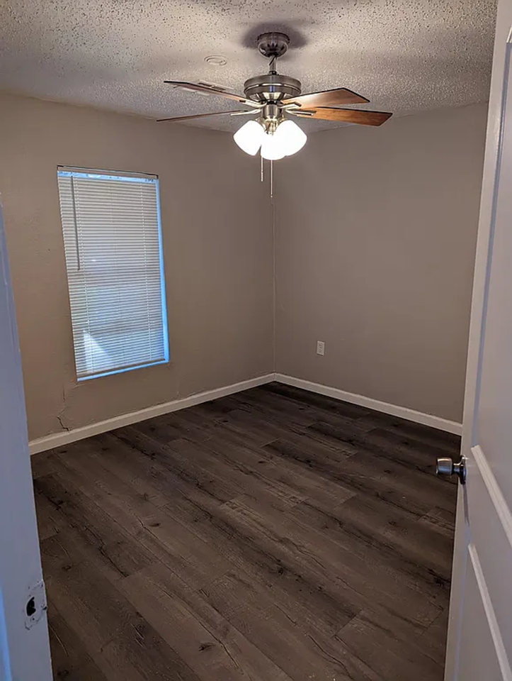 1259 Oregon Ave - Photo 5 of 10