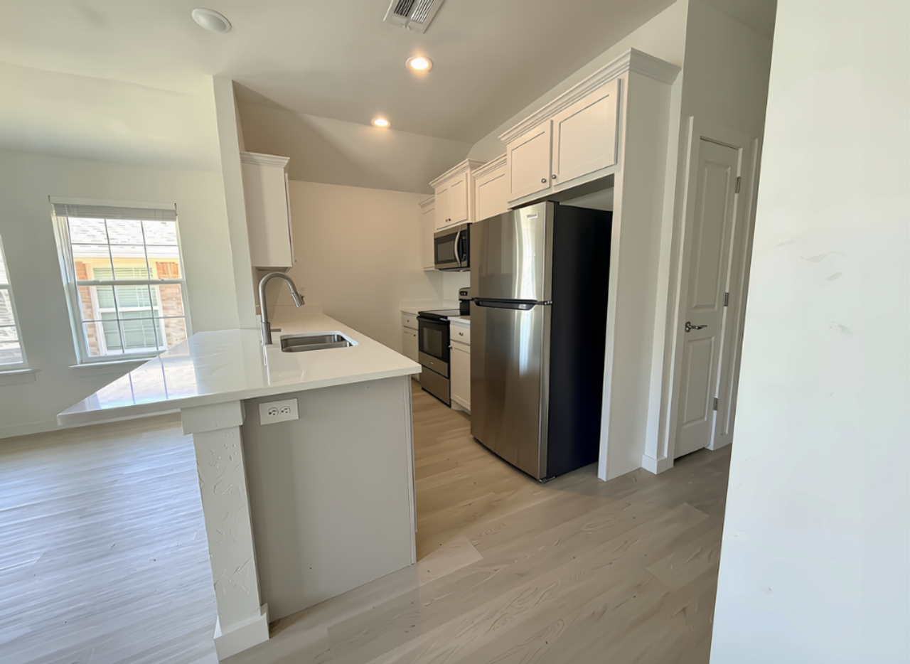 2110 Charles Whitlow Ave - Photo 2 of 9