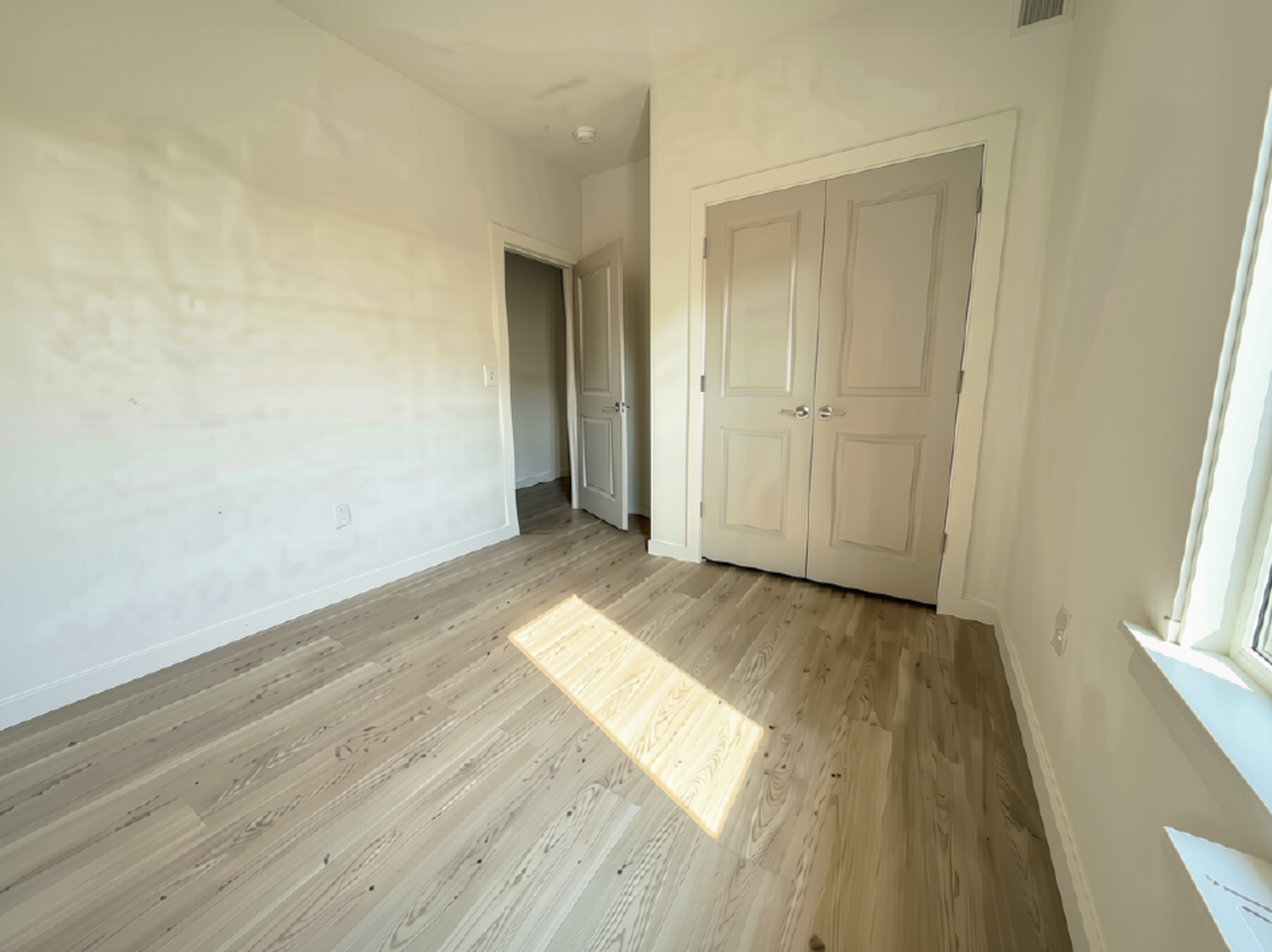 2110 Charles Whitlow Ave - Photo 4 of 9