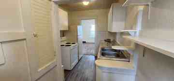 featured image of 720 W Benton St