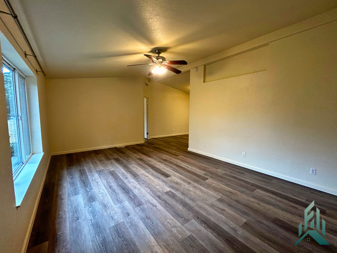 640 Southeast Crystal Lake Drive - Photo 2 of 27