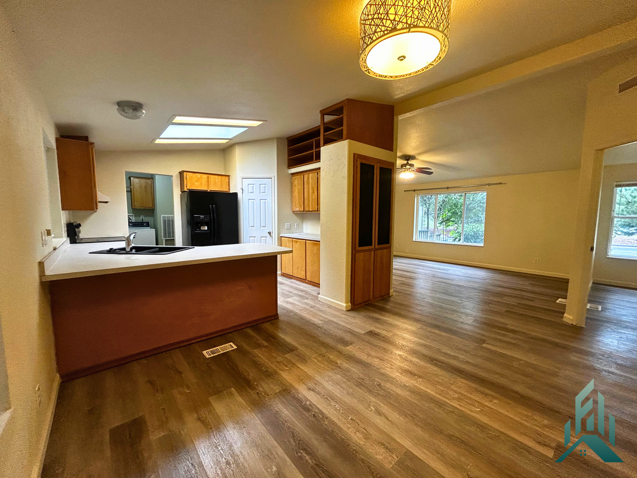 640 Southeast Crystal Lake Drive - Photo 5 of 27