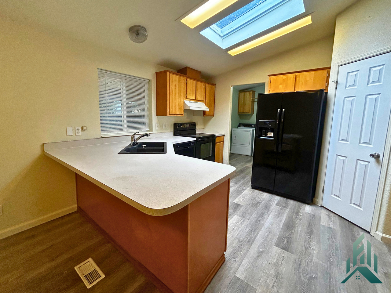 640 Southeast Crystal Lake Drive - Photo 6 of 27