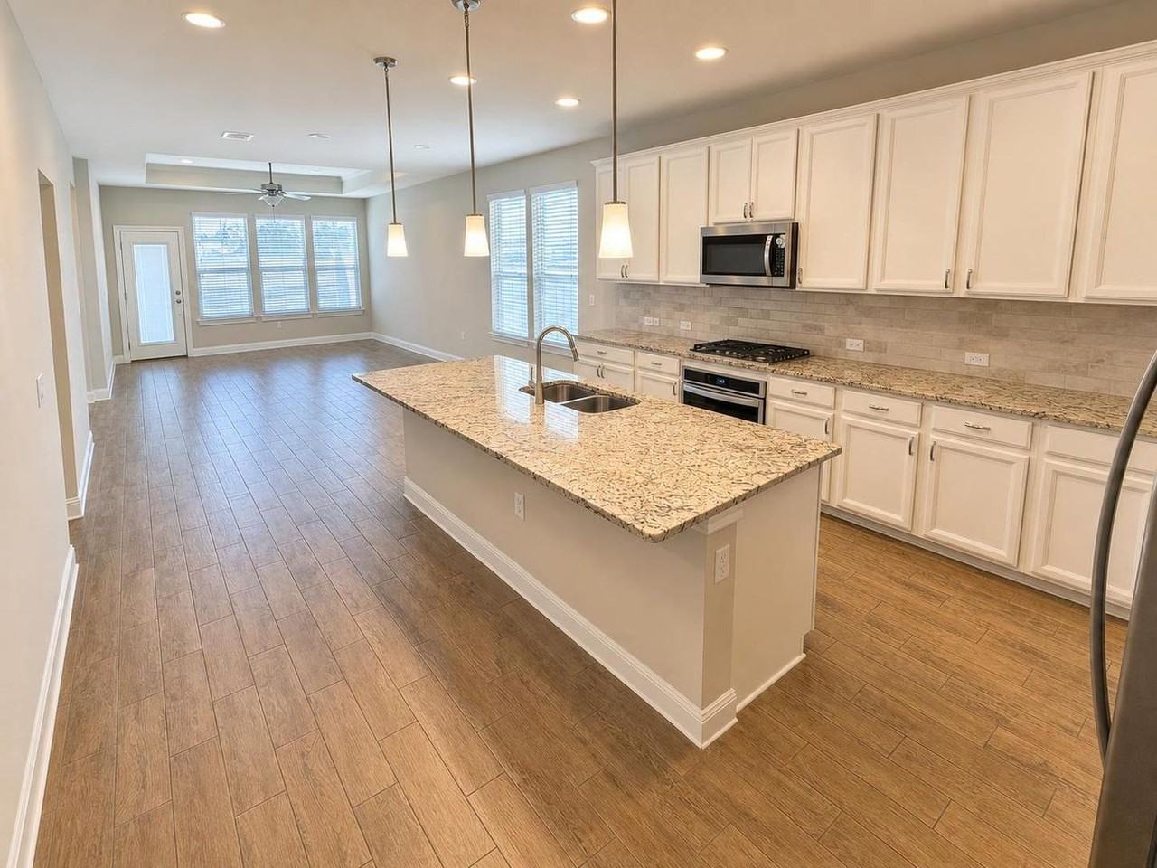9907 Quercia Dr - Photo 3 of 18