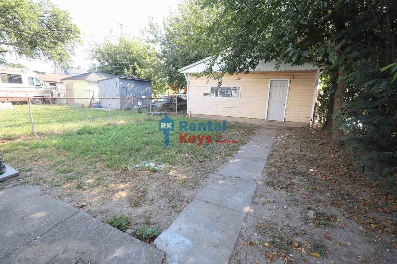 1305 N Garvin St - Photo 3 of 18