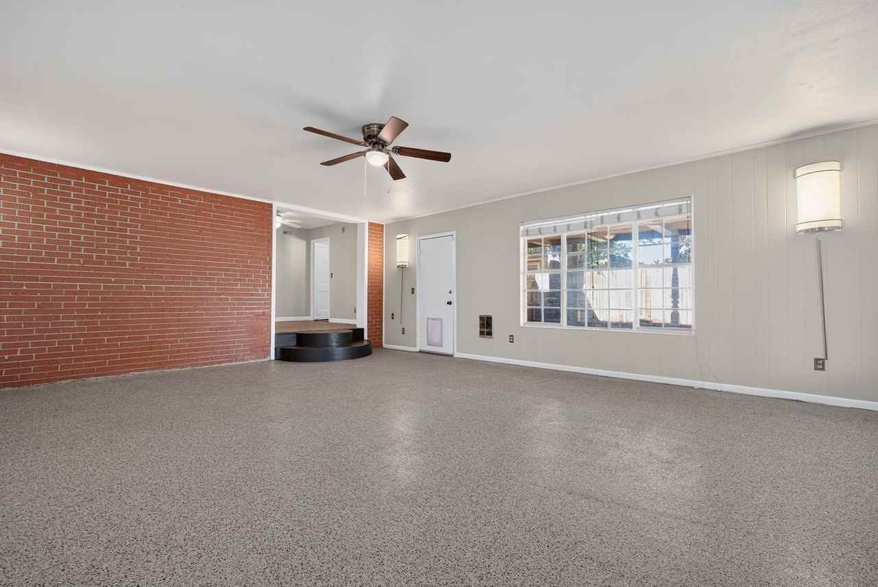 4421 Nw 20th St - Photo 2 of 22