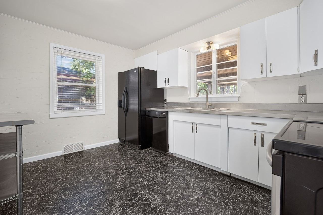 4421 Nw 20th St - Photo 4 of 22