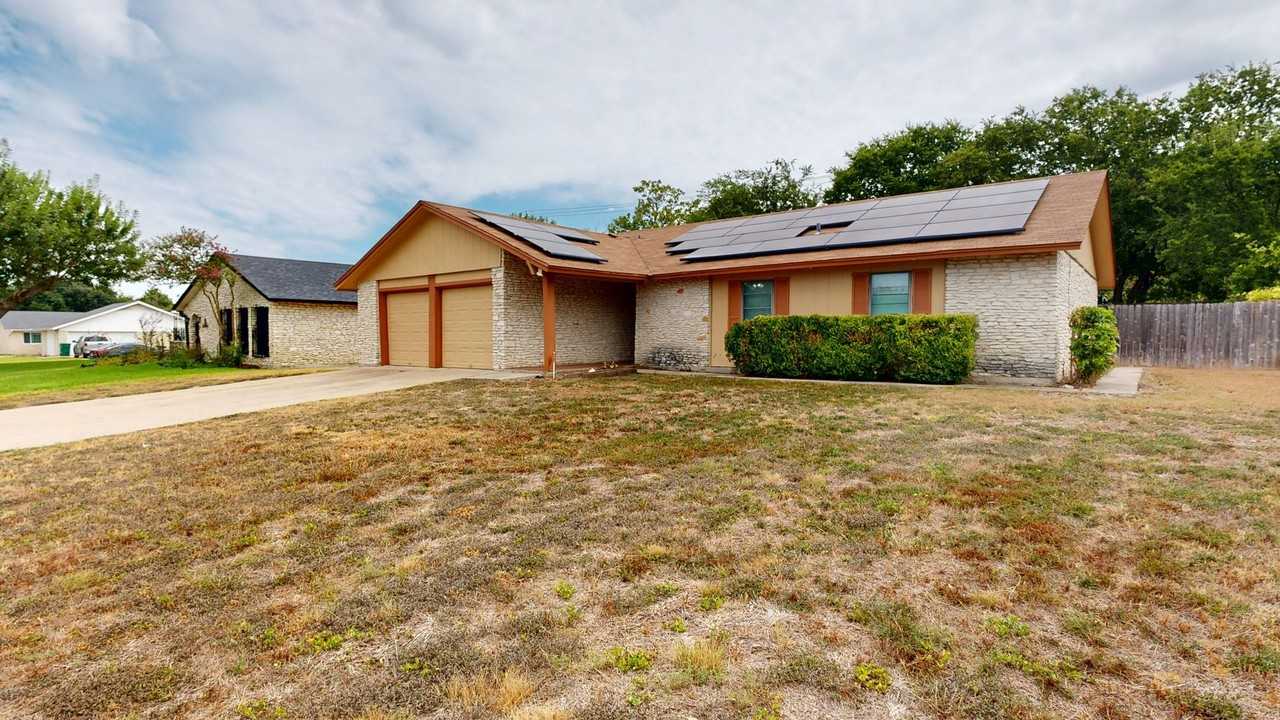 703 S Roy Reynolds Dr - Photo 2 of 23