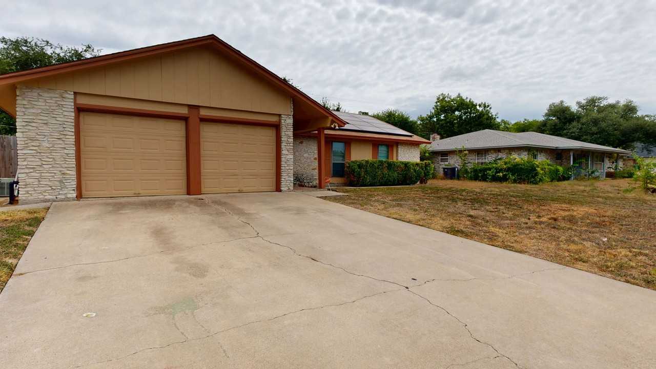 703 S Roy Reynolds Dr - Photo 4 of 23