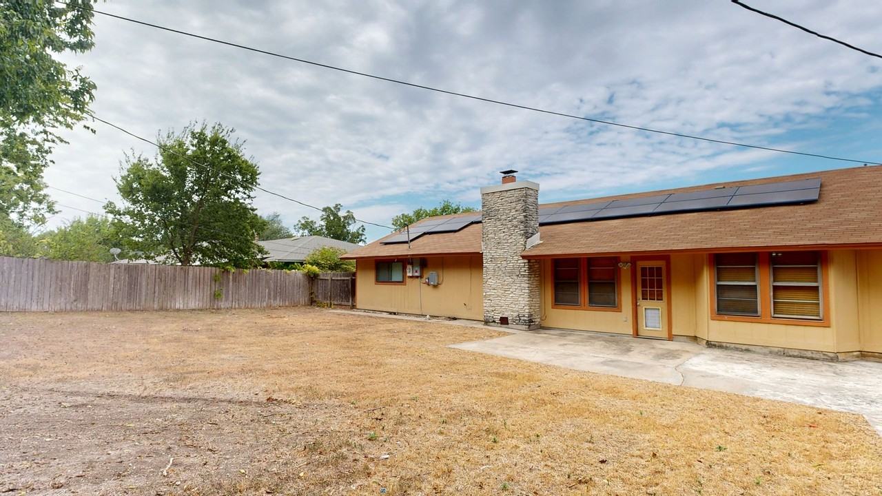 703 S Roy Reynolds Dr - Photo 5 of 23