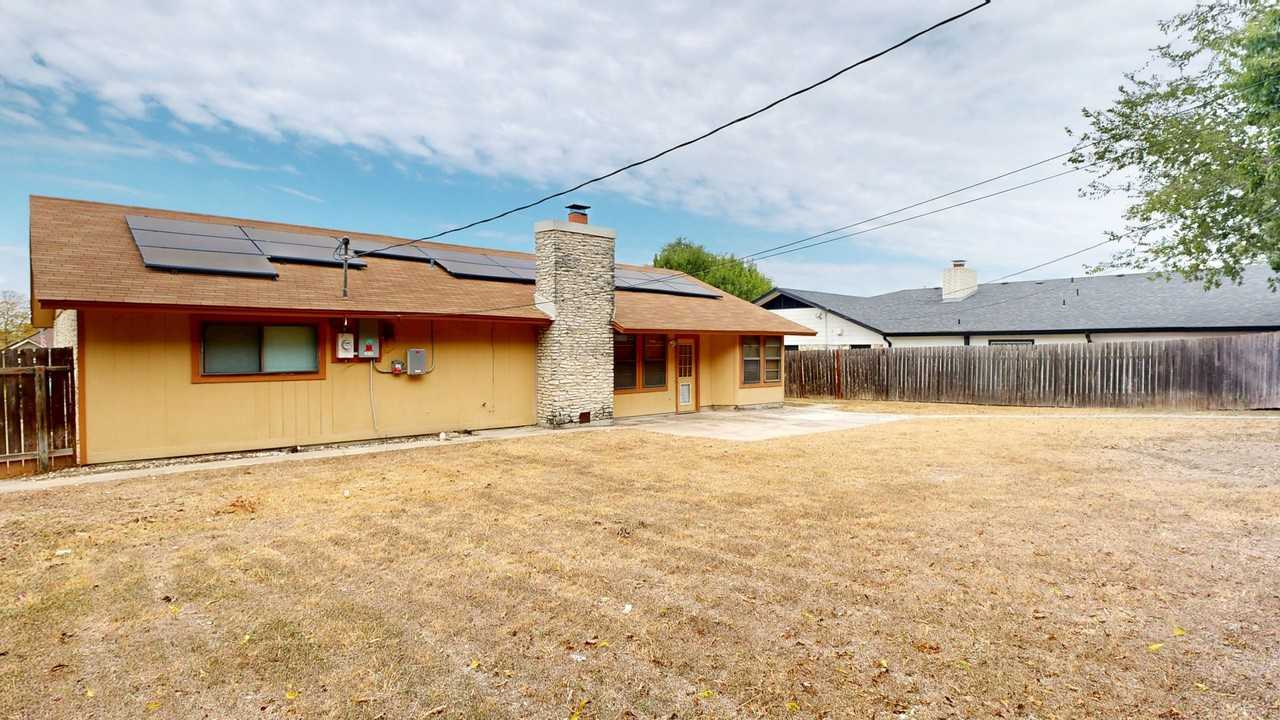 703 S Roy Reynolds Dr - Photo 6 of 23