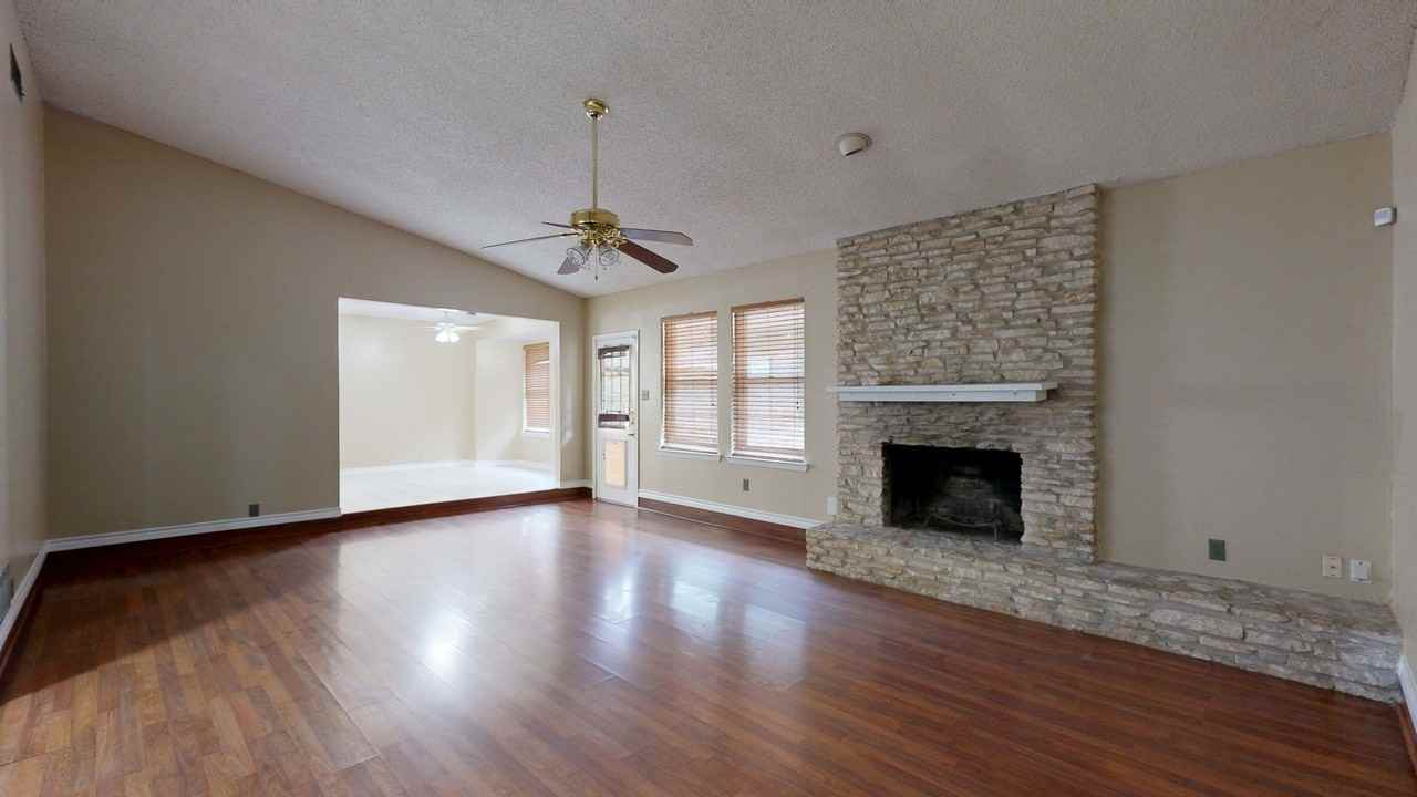 703 S Roy Reynolds Dr - Photo 7 of 23
