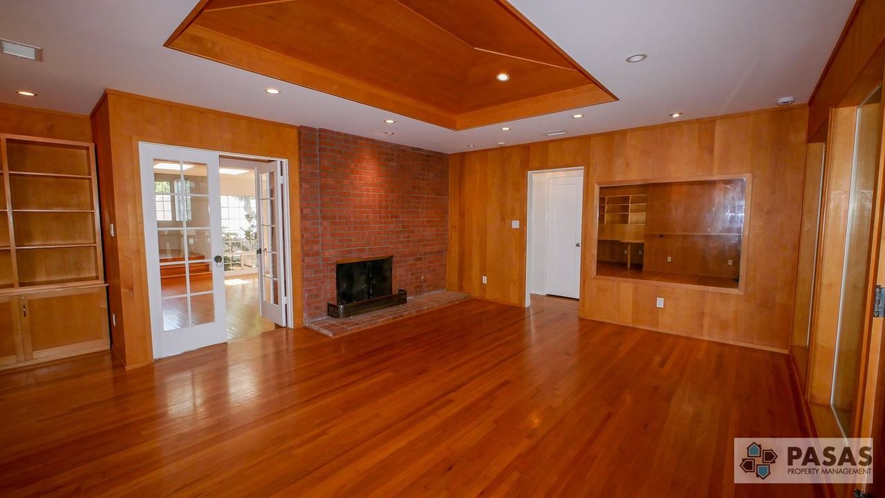 1018 Santa Barbara St - Photo 3 of 50