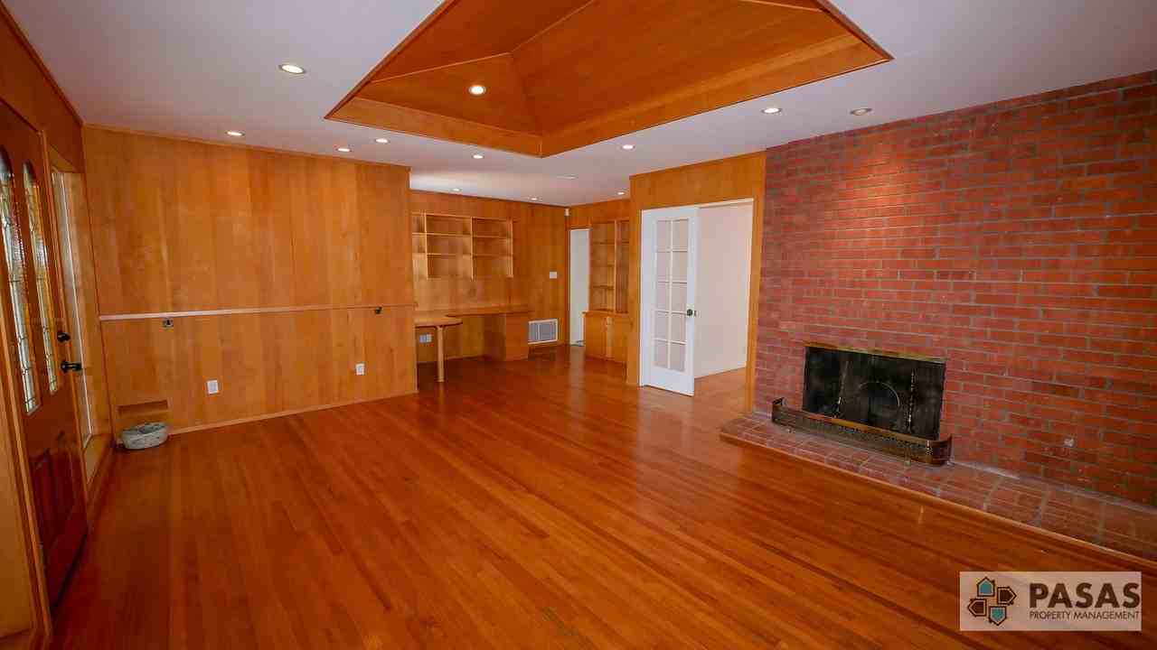 1018 Santa Barbara St - Photo 4 of 50