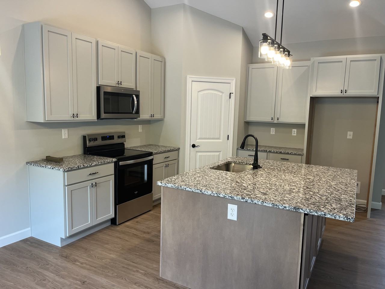 17016 Trenton Lane - Photo 5 of 34