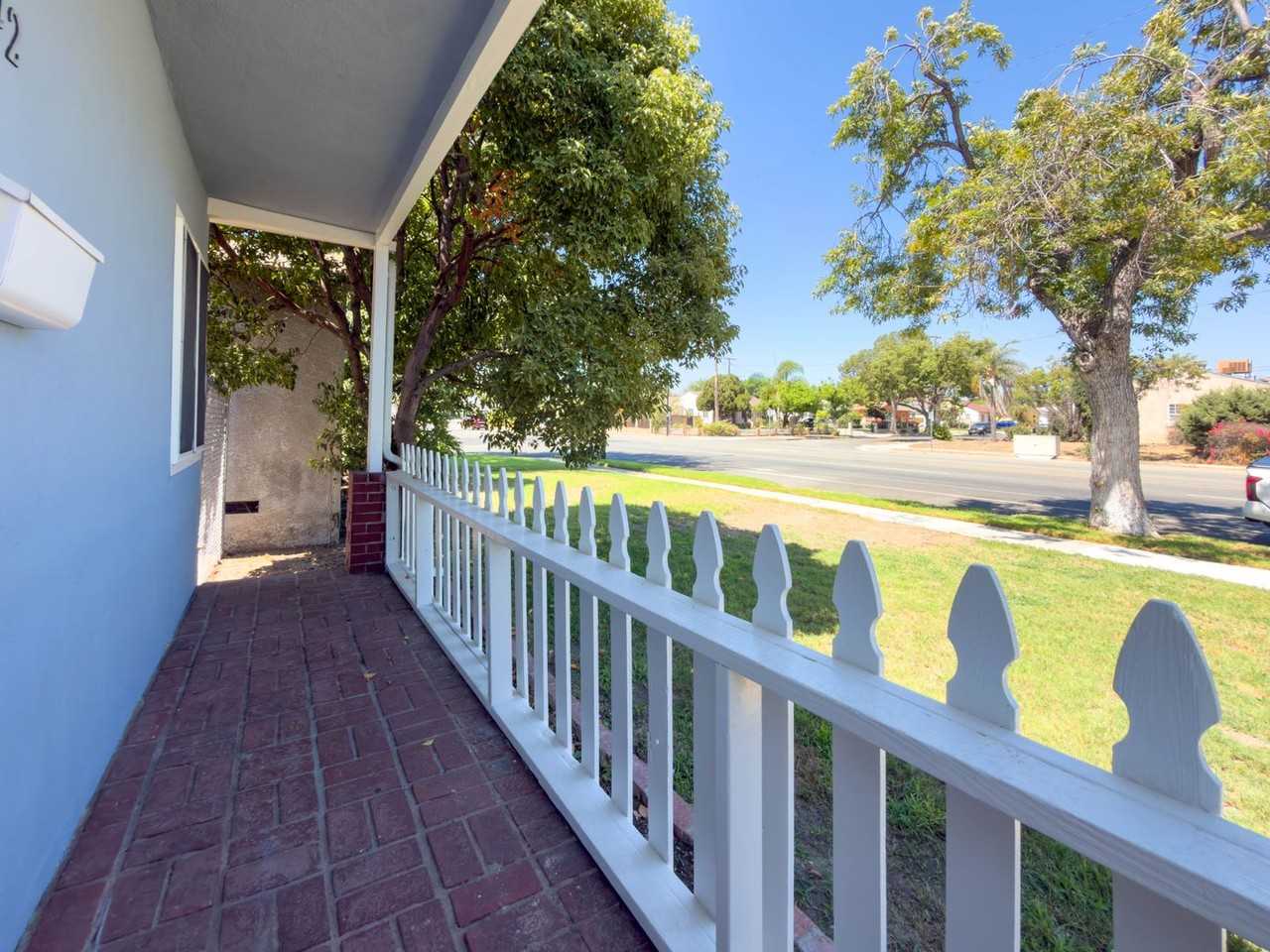 4114 W Victory Blvd - Photo 2 of 16