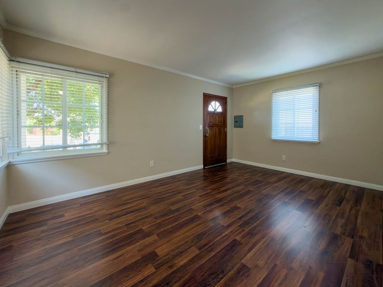 4114 W Victory Blvd - Photo 4 of 16
