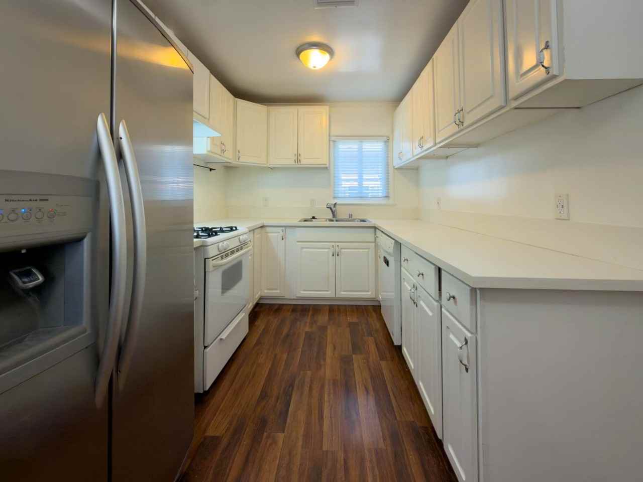 4114 W Victory Blvd - Photo 5 of 16