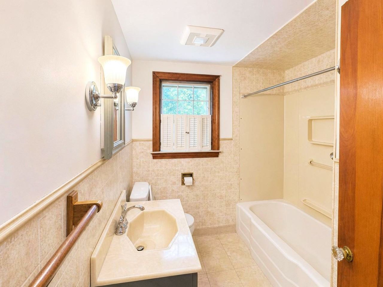 15 Elnew Ave - Photo 4 of 8