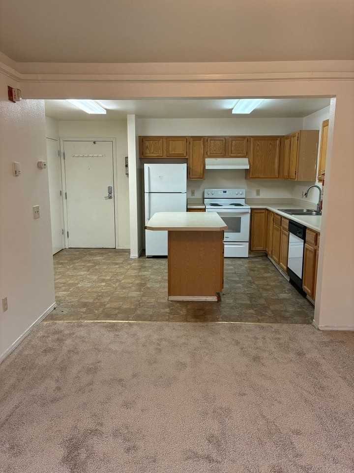 315 Barrow St - Photo 2 of 18