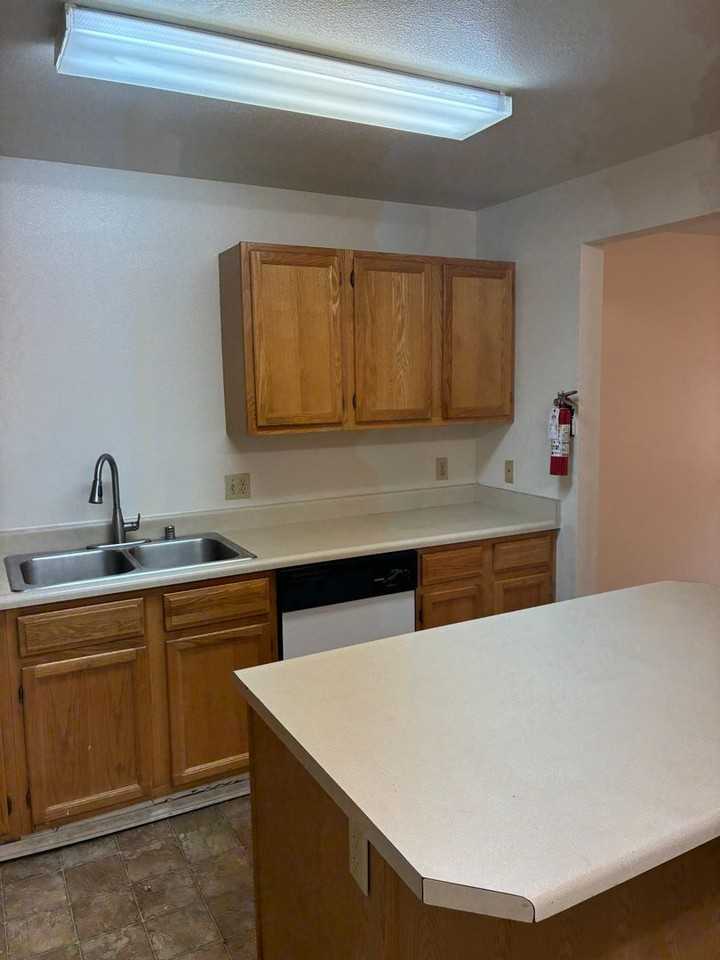 315 Barrow St - Photo 4 of 18