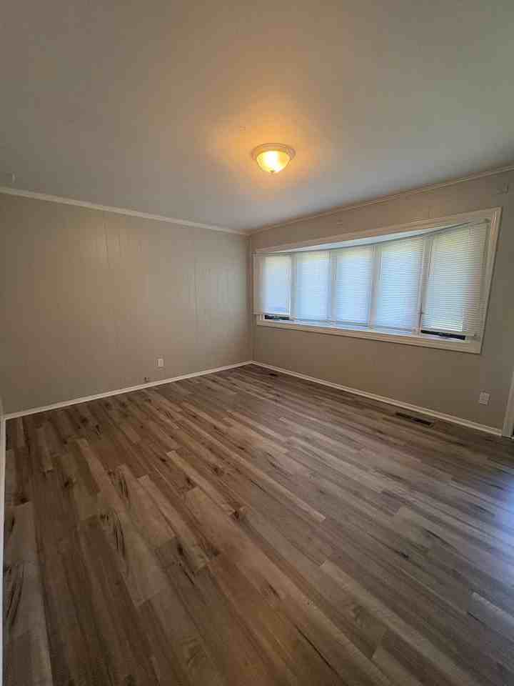 4550 Freudenberger Ave - Photo 3 of 14