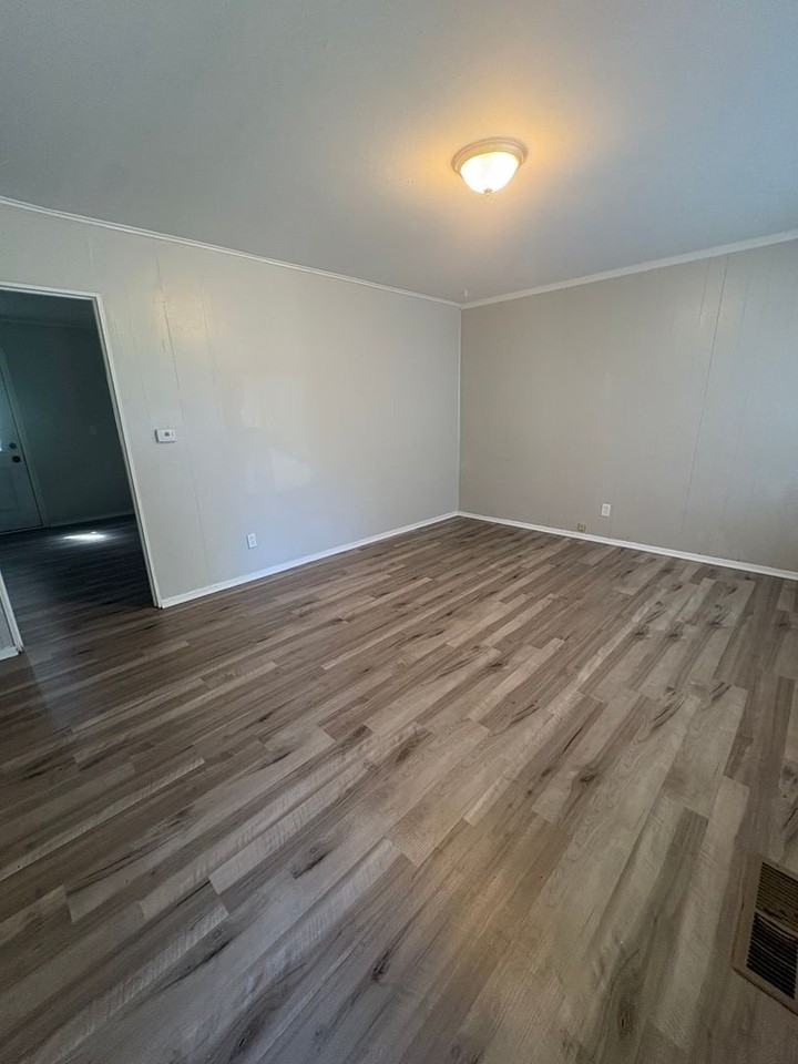 4550 Freudenberger Ave - Photo 4 of 14
