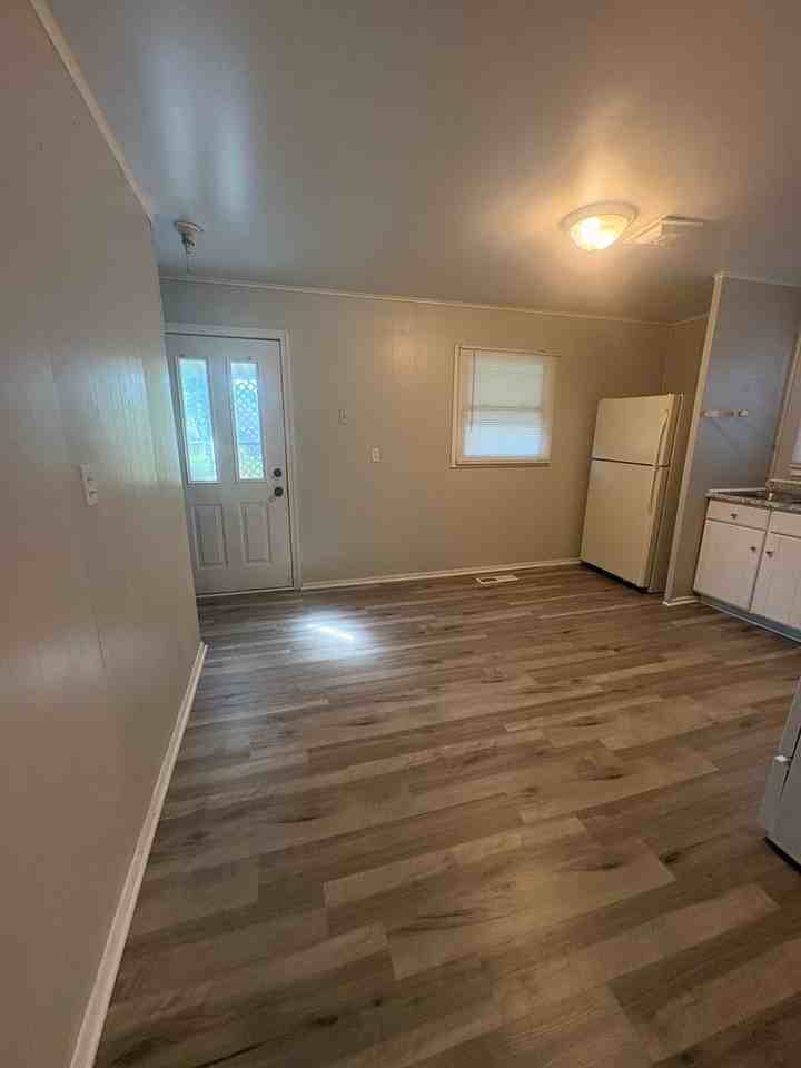 4550 Freudenberger Ave - Photo 7 of 14