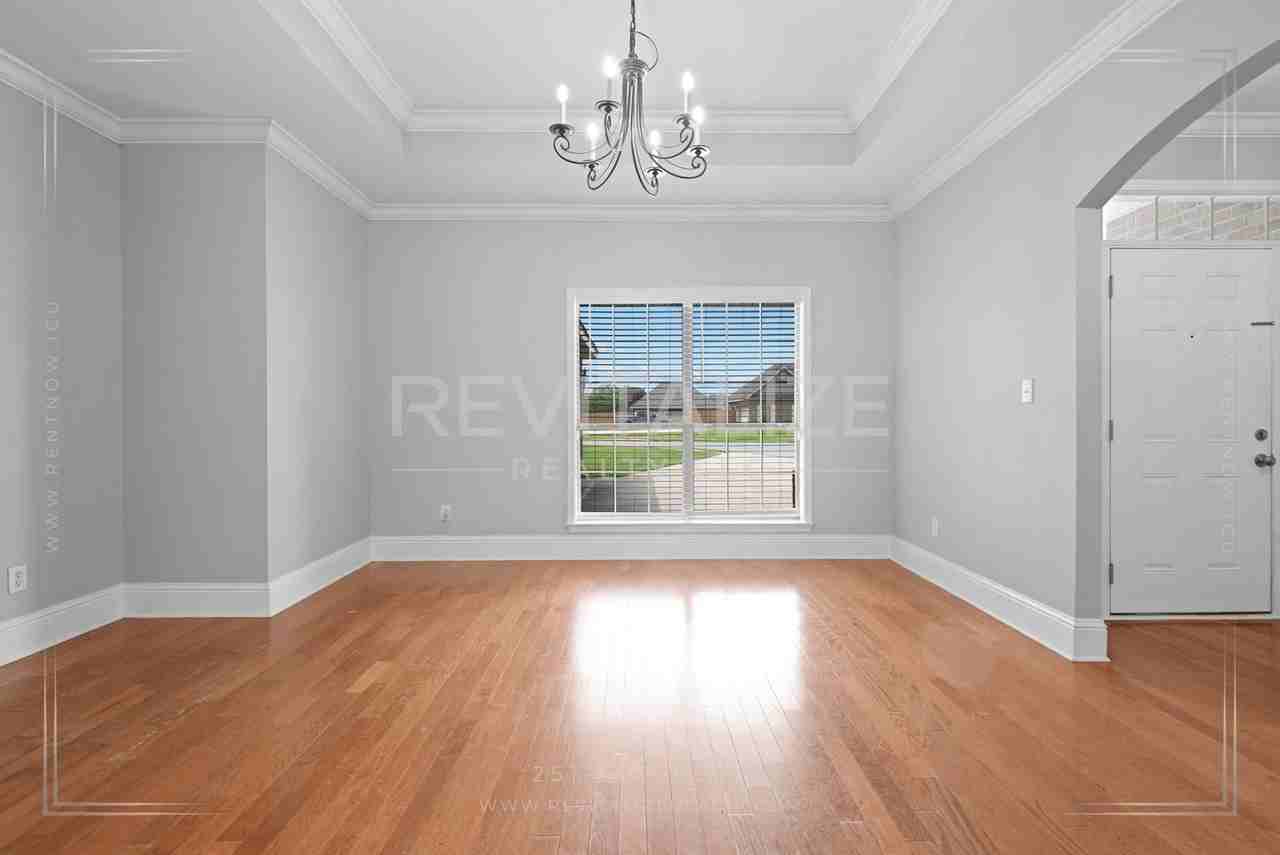 11070 Courtland Ct - Photo 7 of 38