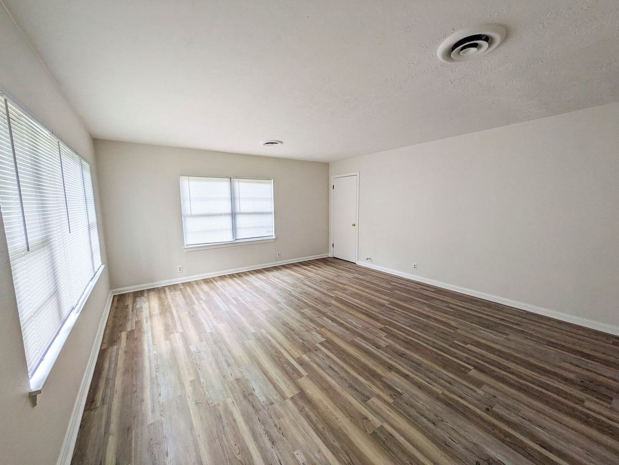 4510 El Paso St - Photo 5 of 21