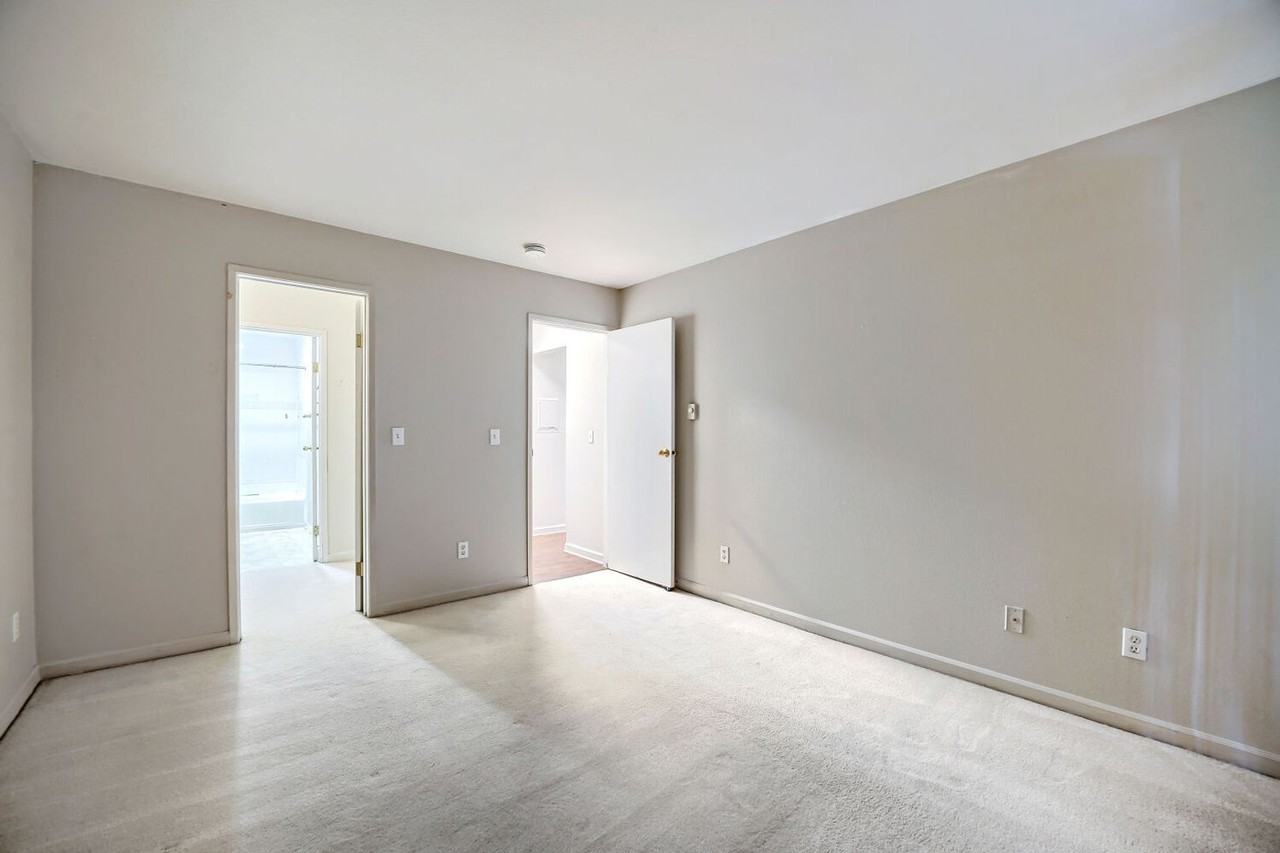 10424 Ne 32nd Pl Apt C303 - Photo 6 of 11