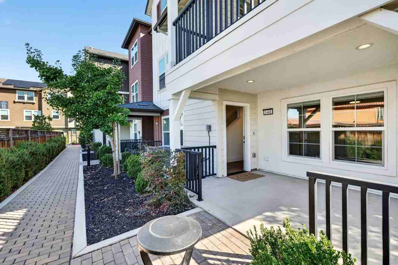 1441 Julia Ln - Photo 2 of 50