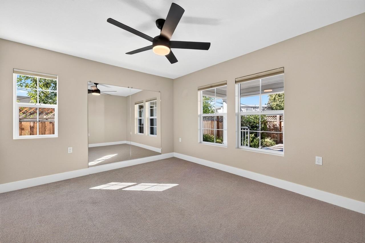 1441 Julia Ln - Photo 5 of 50