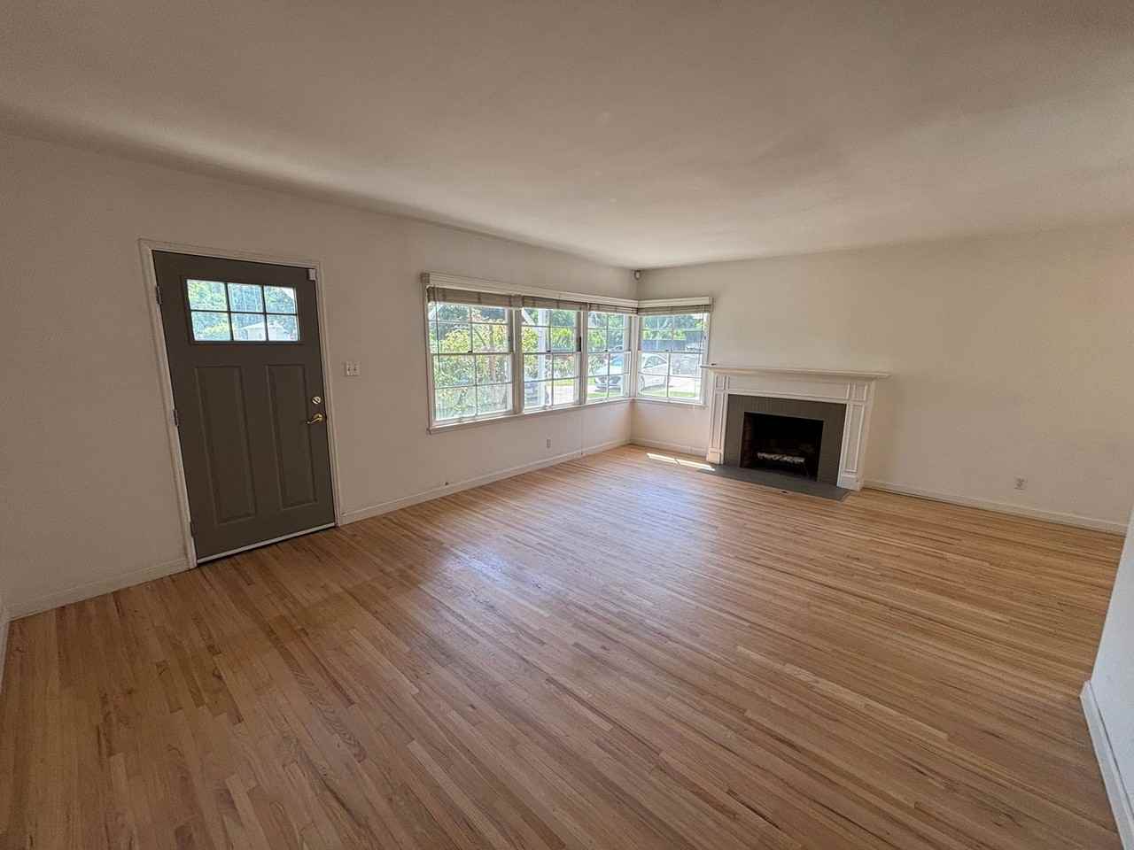 5439 Simpson Ave - Photo 6 of 31