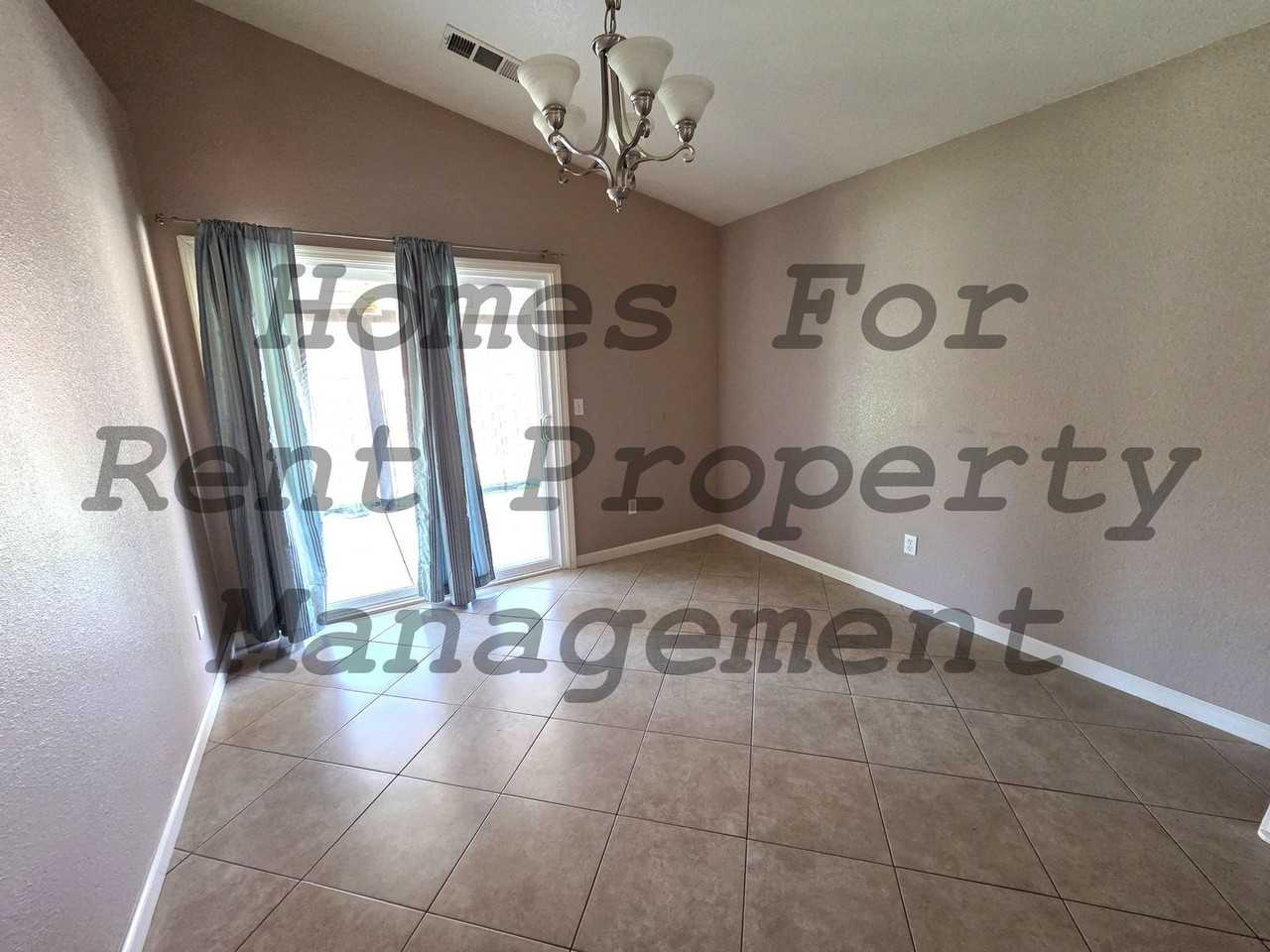 541 Willow St - Photo 3 of 12