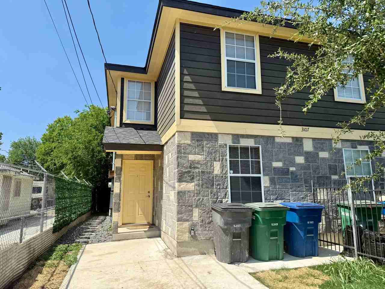 3107 W Travis St #2 - Photo 2 of 18