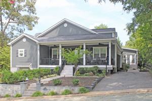 featured image of 7 Rockbrook Dr