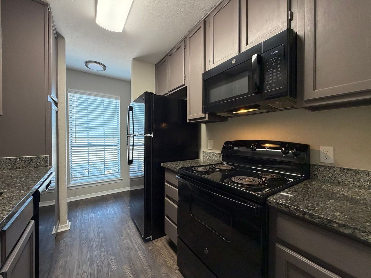 7417 Kingswood Dr - Photo 2 of 16