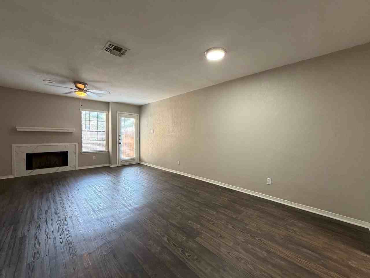7417 Kingswood Dr - Photo 3 of 16