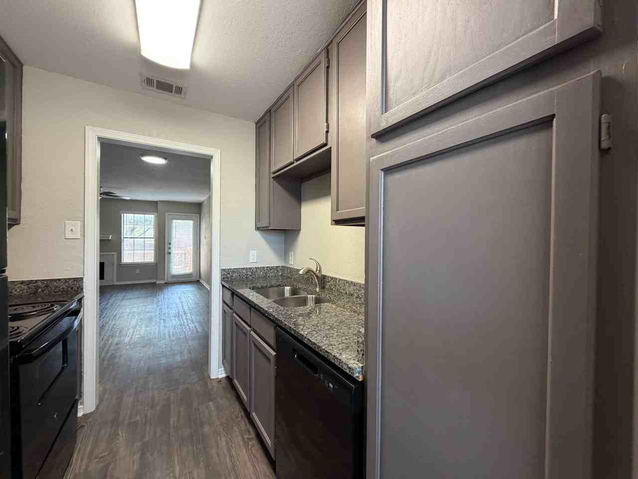 7417 Kingswood Dr - Photo 6 of 16