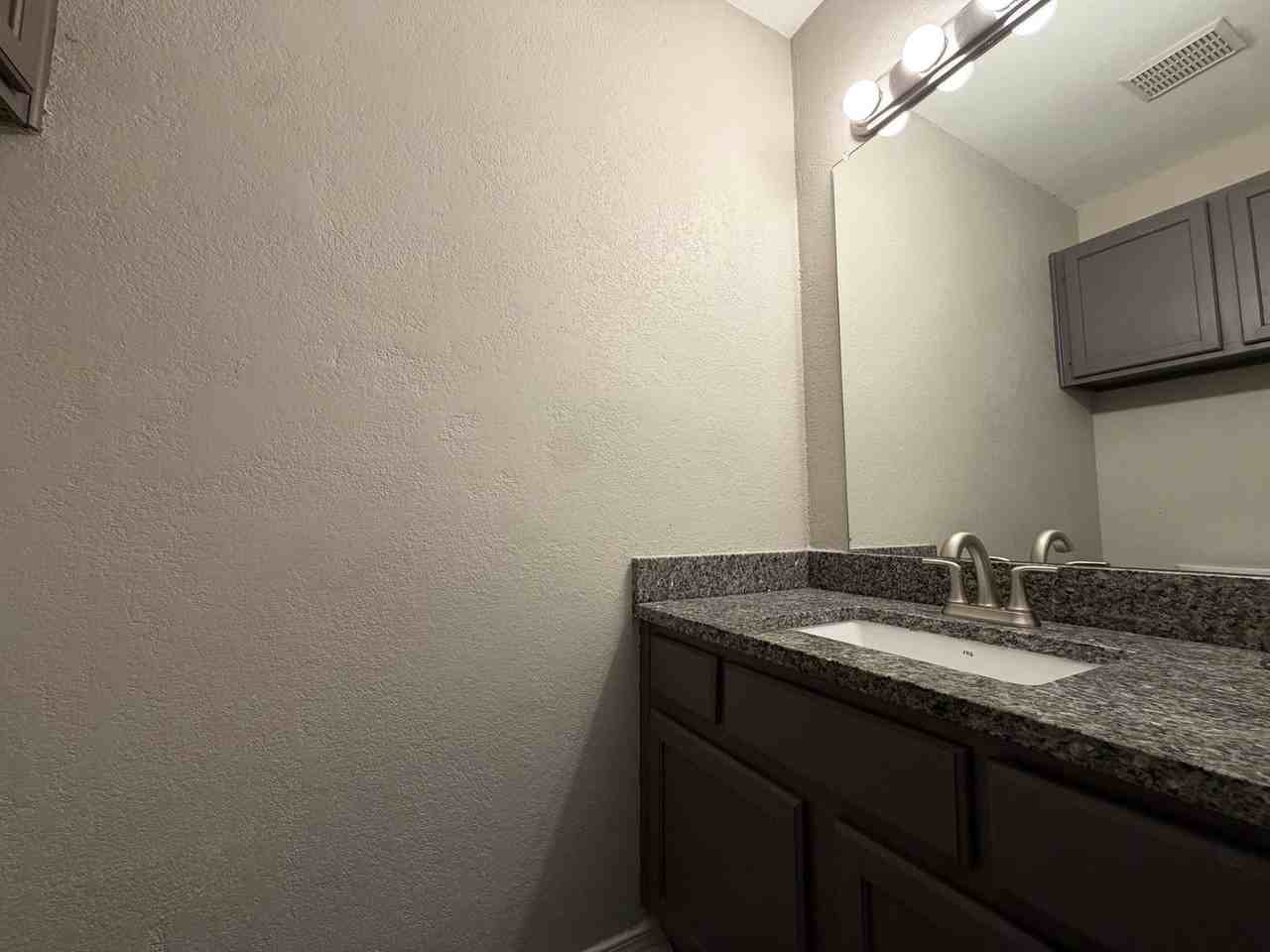 7417 Kingswood Dr - Photo 7 of 16