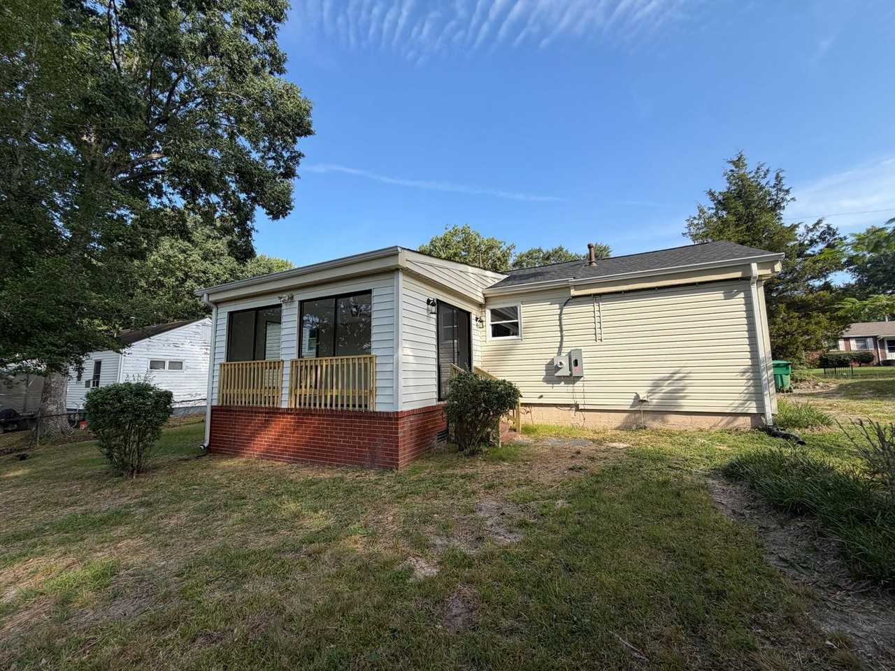 126 Deerfield Dr - Photo 3 of 13