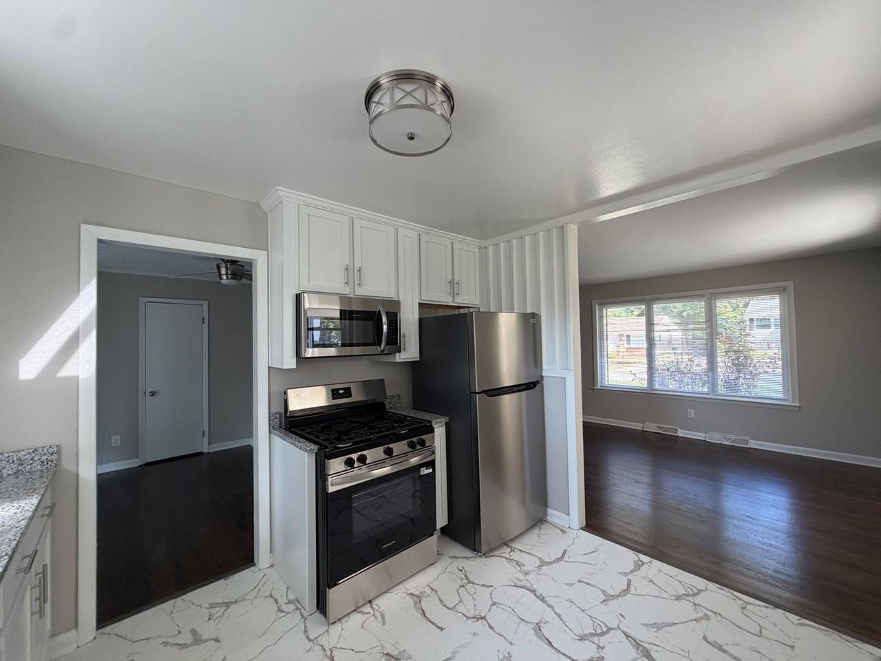 126 Deerfield Dr - Photo 5 of 13