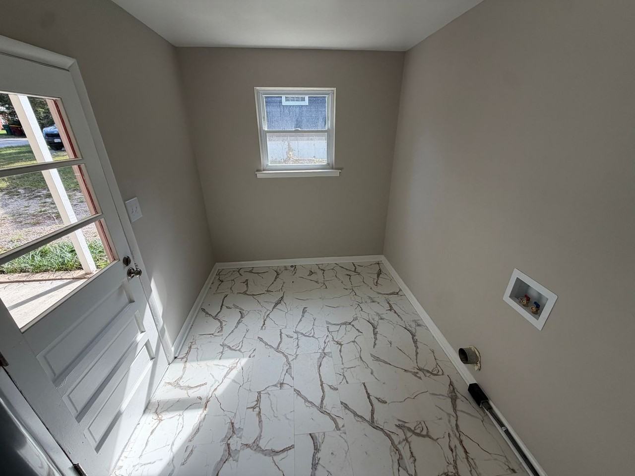 126 Deerfield Dr - Photo 6 of 13