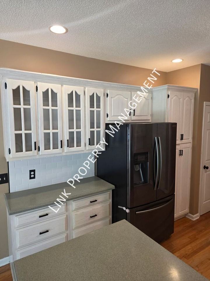 6710 W Point Dr - Photo 2 of 41