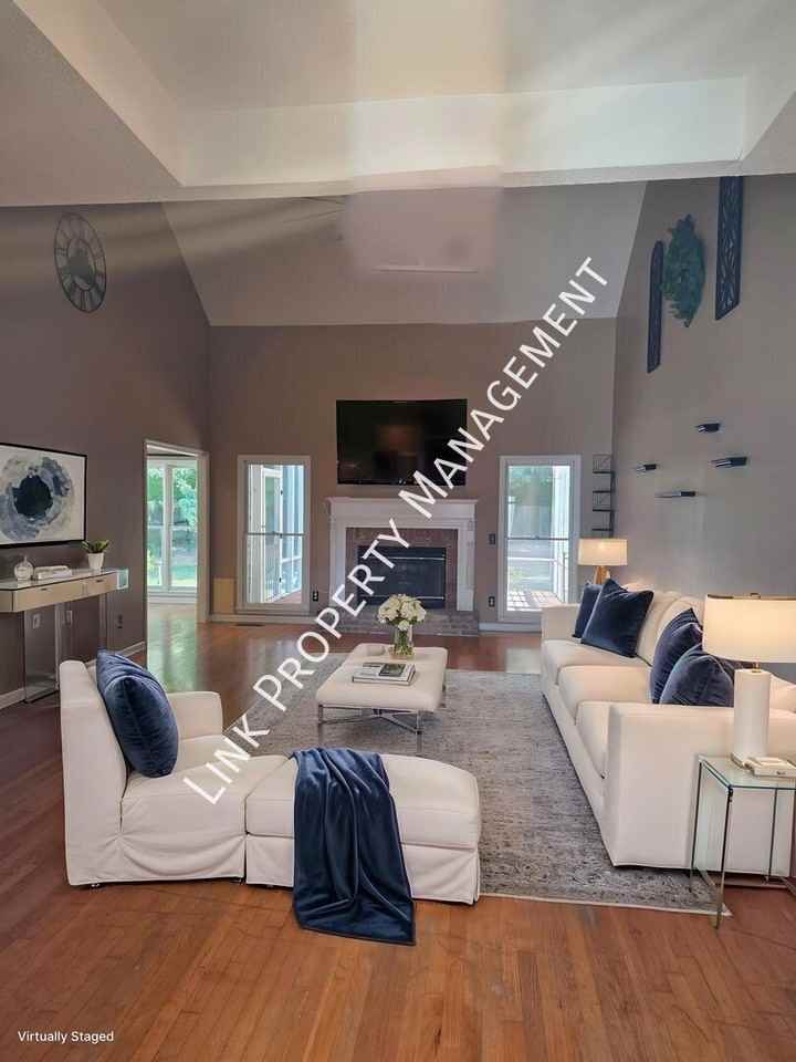 6710 W Point Dr - Photo 3 of 41
