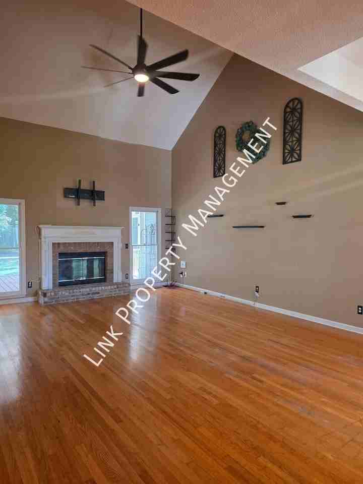 6710 W Point Dr - Photo 4 of 41