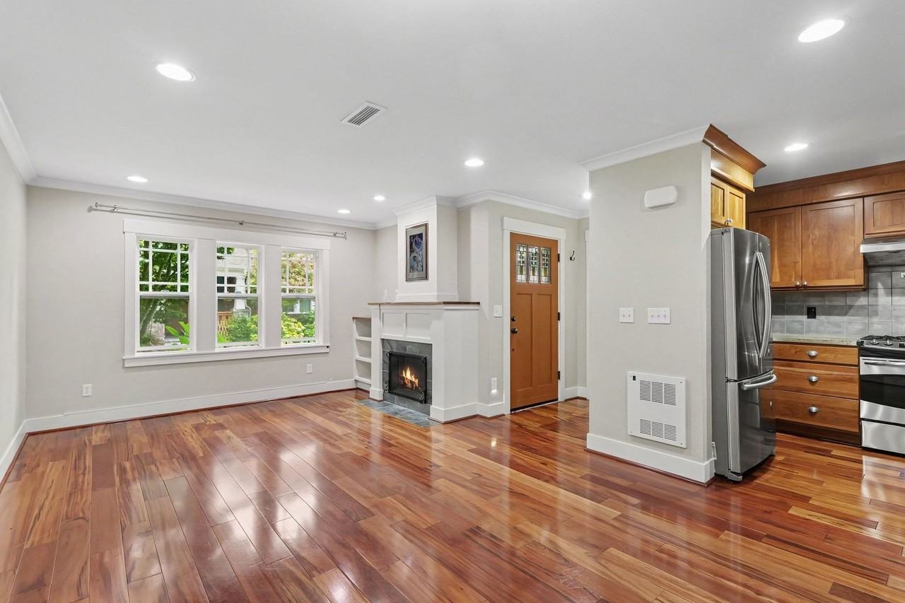 8014 Ashworth Ave N - Photo 4 of 21