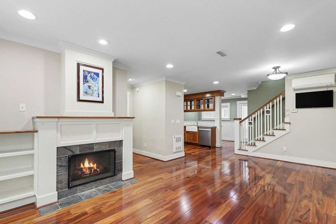 8014 Ashworth Ave N - Photo 5 of 21